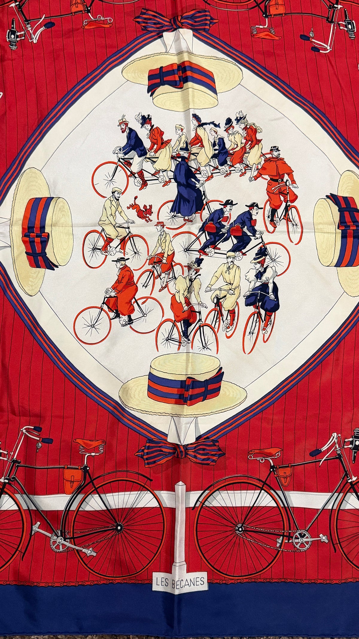 Foulard Hermès Carré 90 en soie