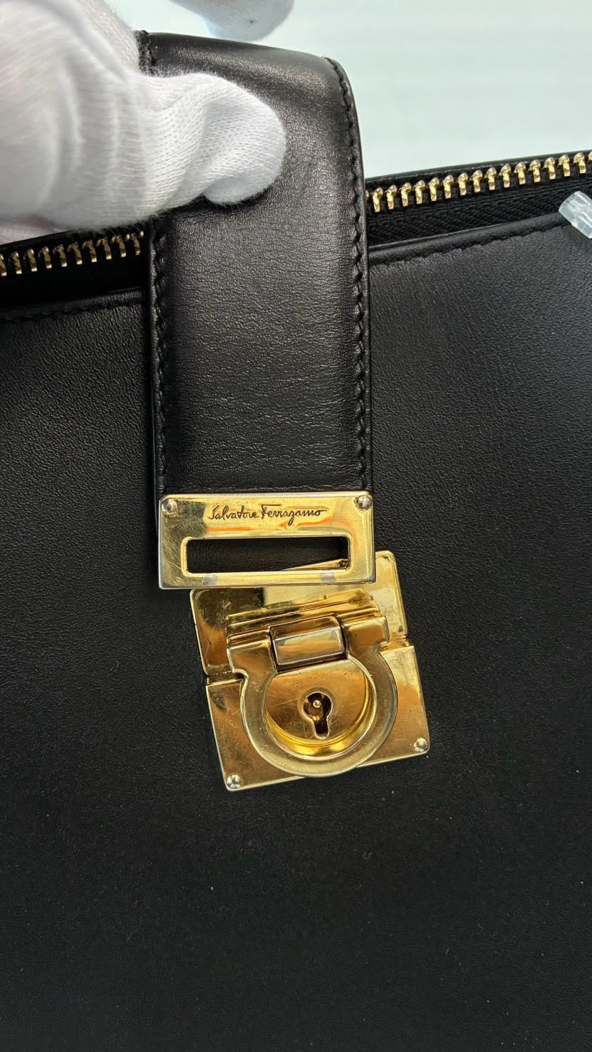Sac à main Ferragamo en cuir noir